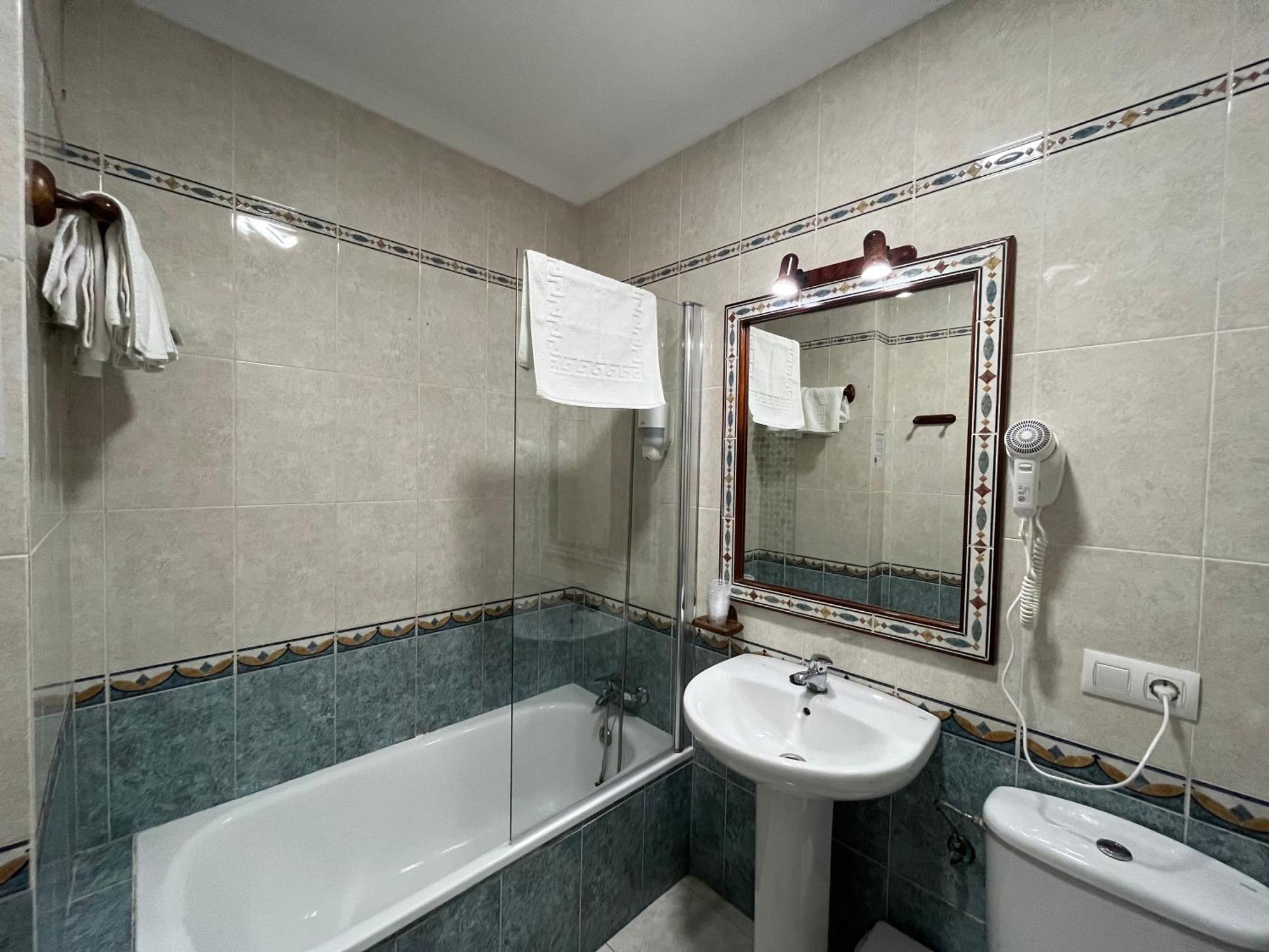 Hostel Conil كونيل ذي لا فرونتيرا المظهر الخارجي الصورة